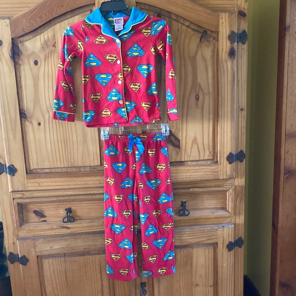 Girls Super Girl red blue yellow 2 piece pajamas size S (6/6X)